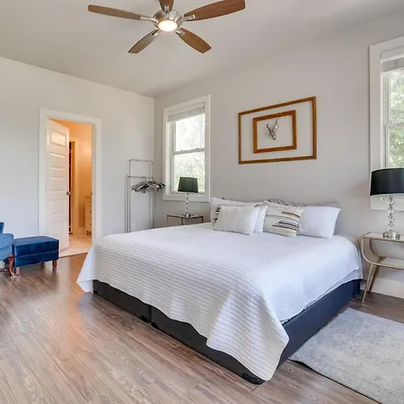 Modern Home Less Than 1 Mi To Dwtn San Antonio With Yard!
